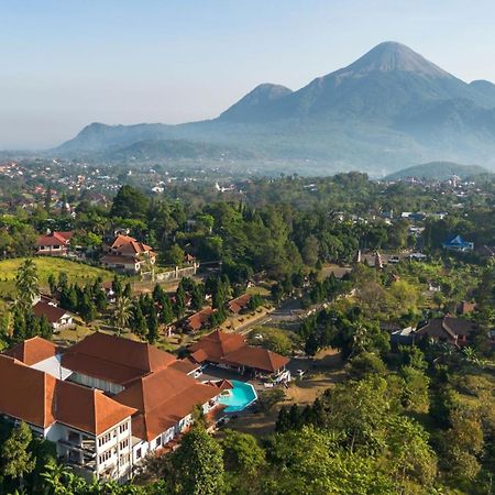 Royal Hotel And Villas Trawas Buitenkant foto
