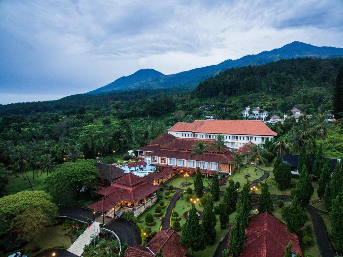 Royal Hotel And Villas Trawas Buitenkant foto