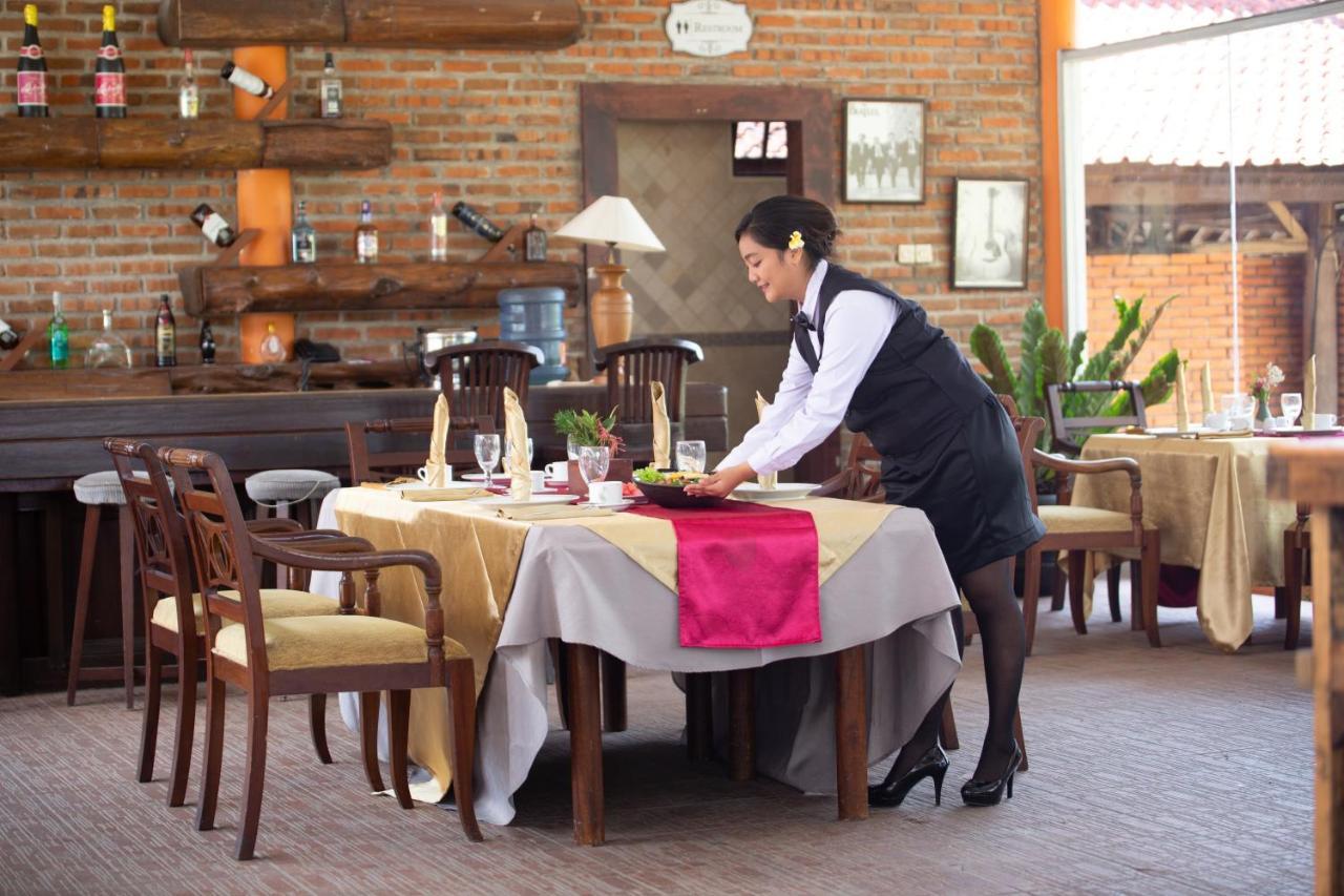 Royal Hotel And Villas Trawas Buitenkant foto