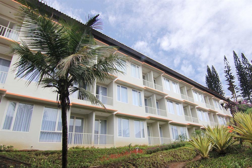 Royal Hotel And Villas Trawas Buitenkant foto