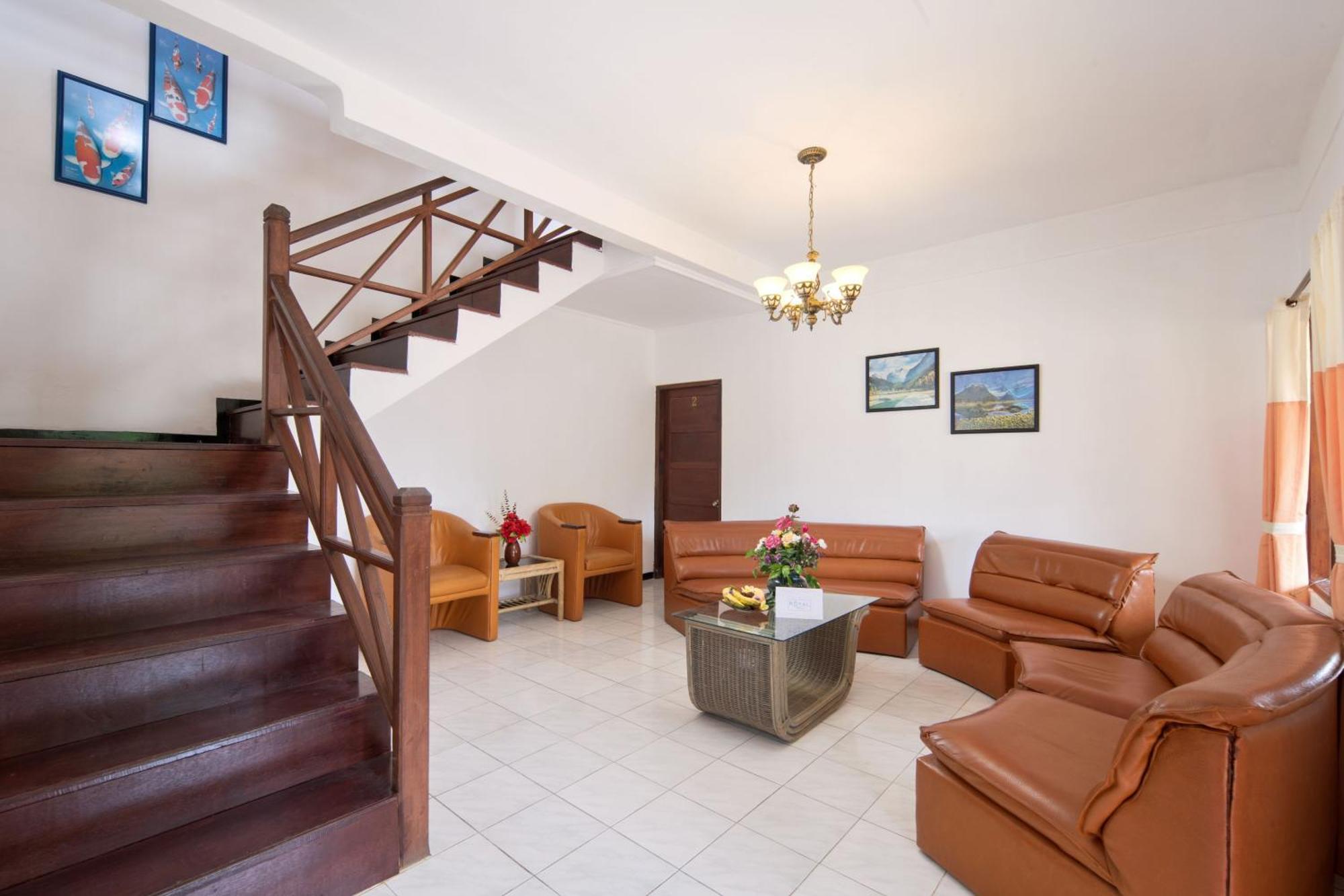 Royal Hotel And Villas Trawas Buitenkant foto