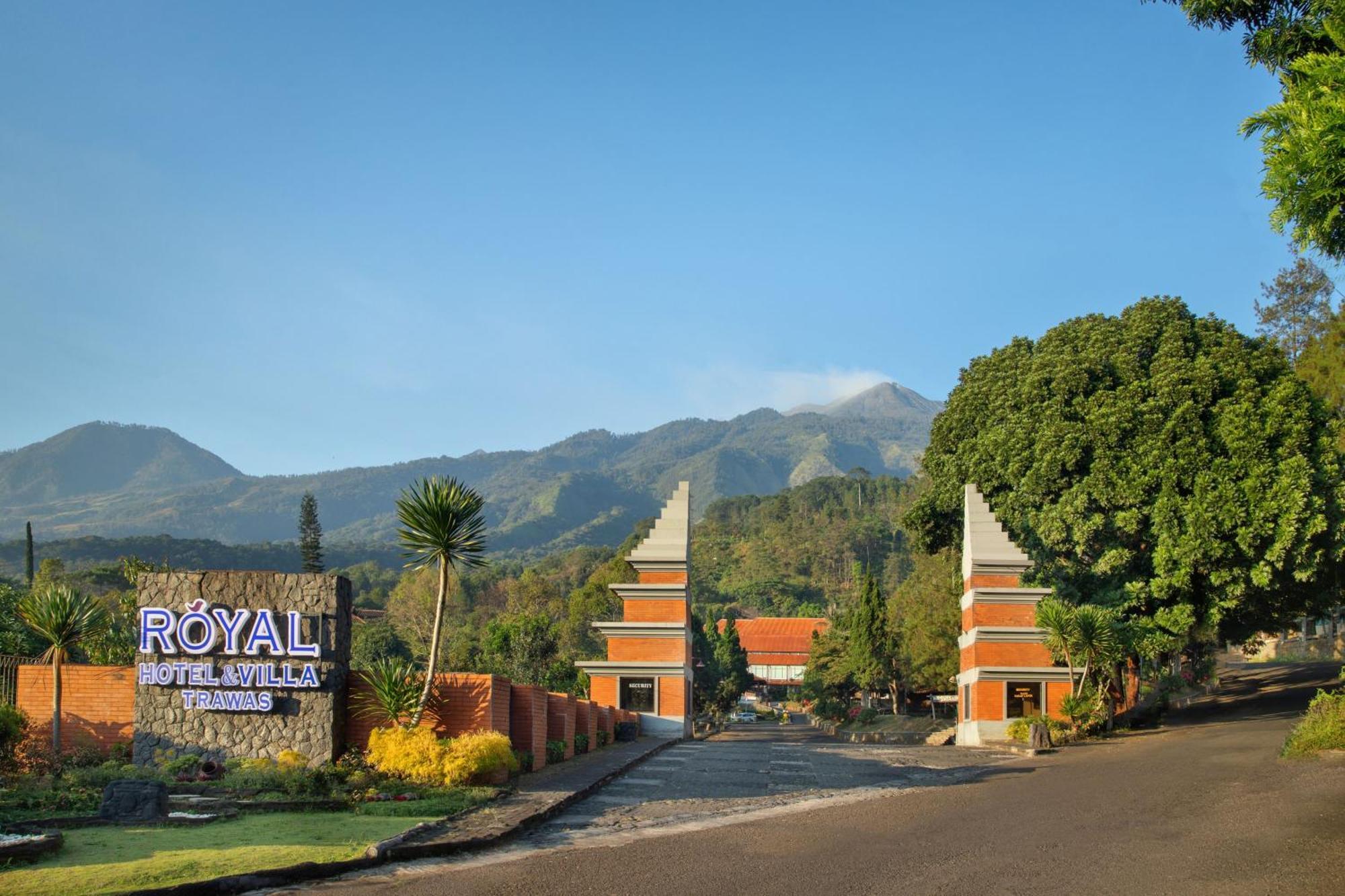 Royal Hotel And Villas Trawas Buitenkant foto