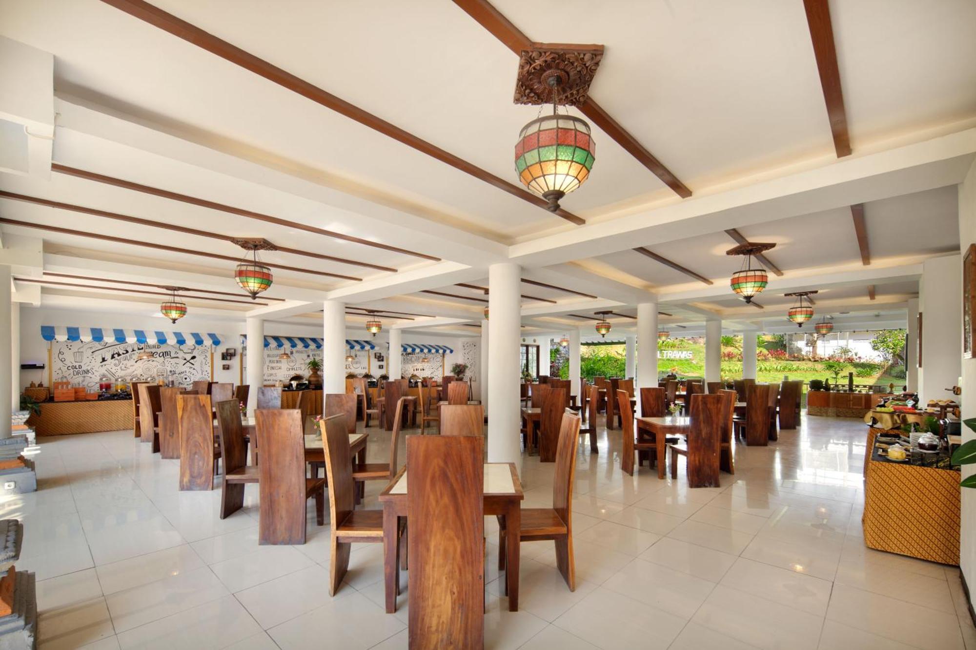 Royal Hotel And Villas Trawas Buitenkant foto