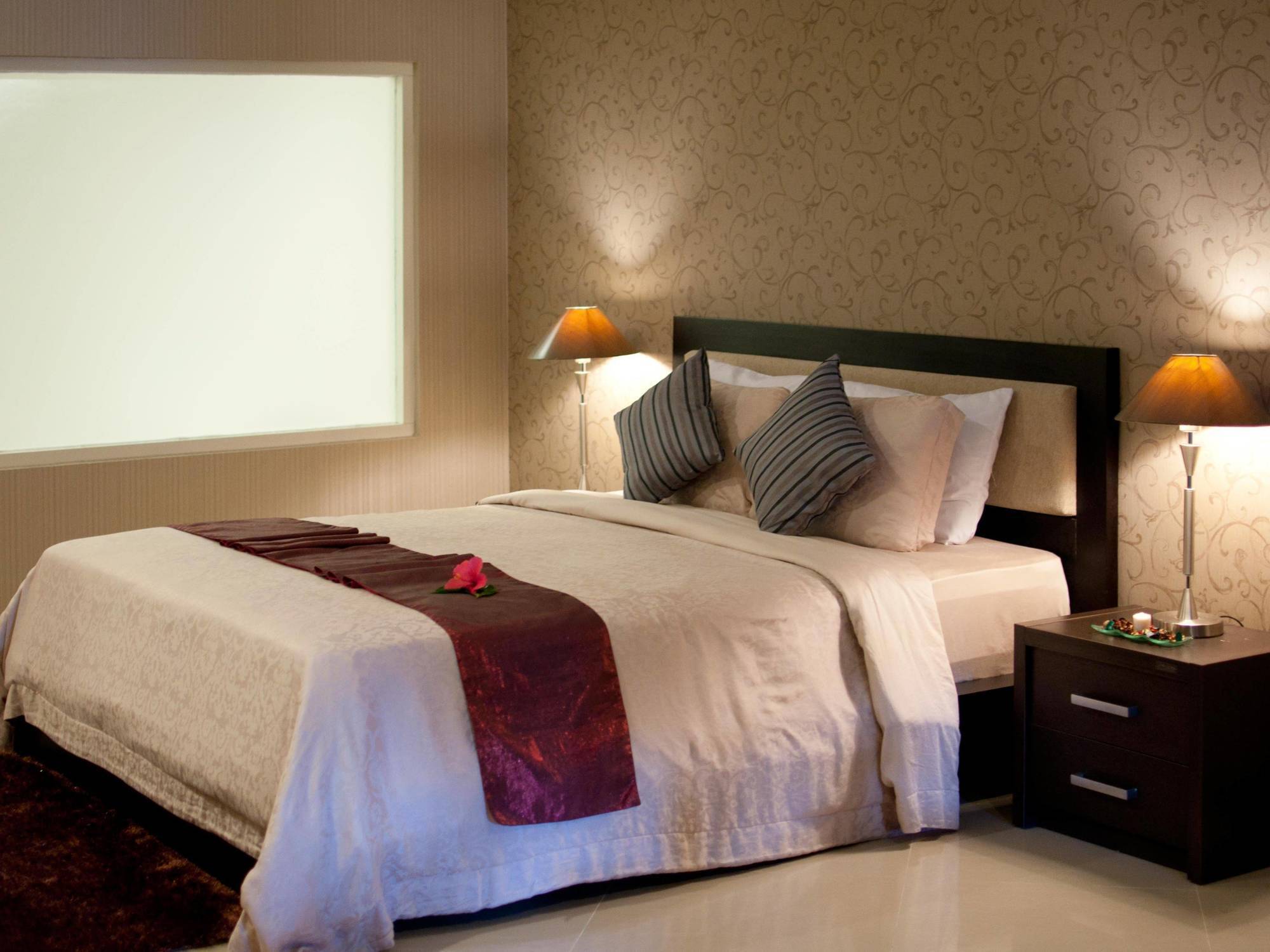 Royal Hotel And Villas Trawas Buitenkant foto