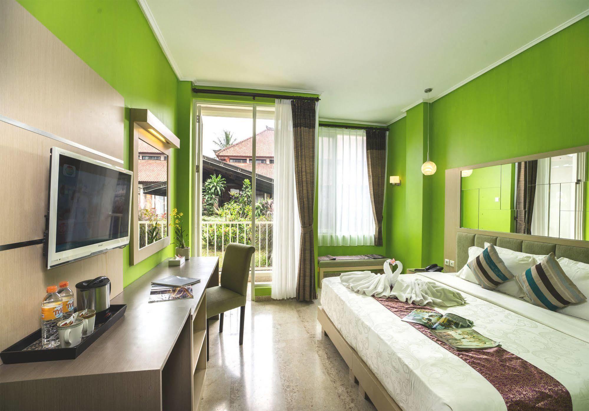 Royal Hotel And Villas Trawas Buitenkant foto