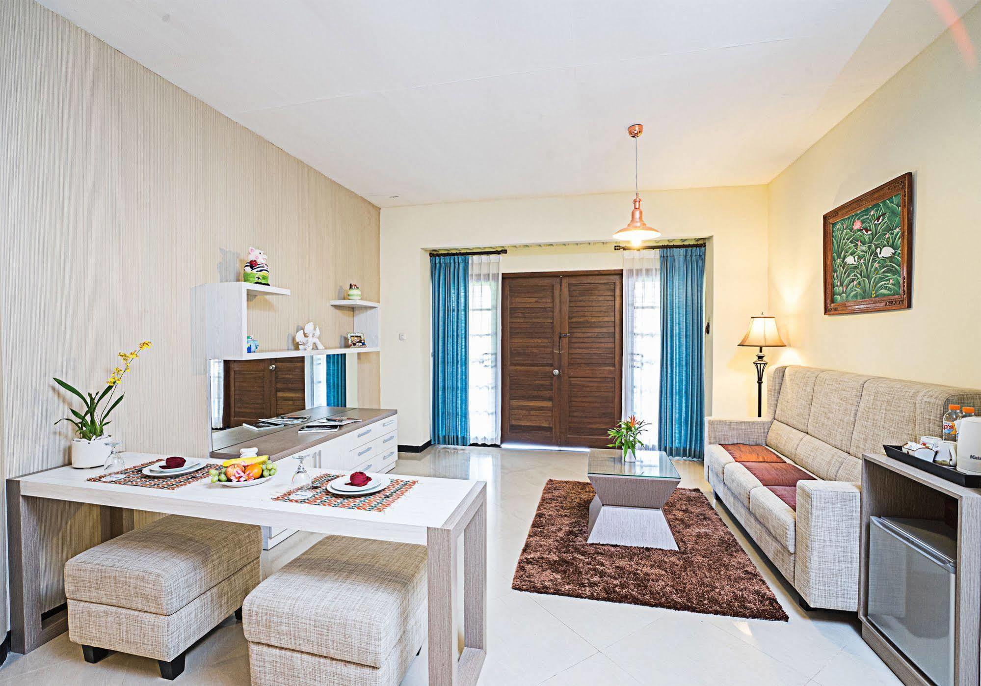 Royal Hotel And Villas Trawas Buitenkant foto
