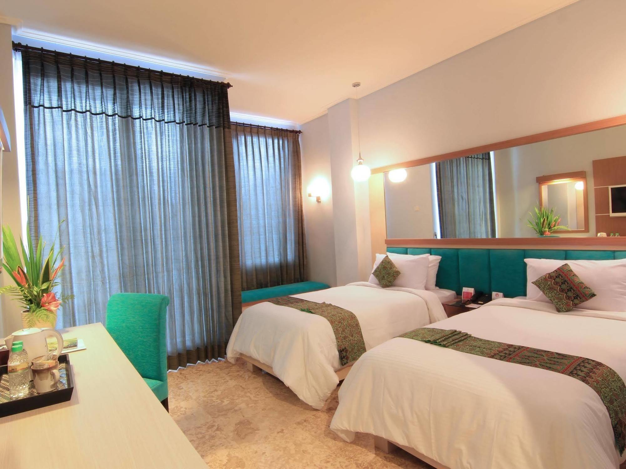 Royal Hotel And Villas Trawas Buitenkant foto